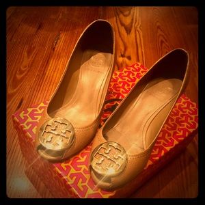 Tory Burch Sally Tumbled Leather Wedges Tan/Gold